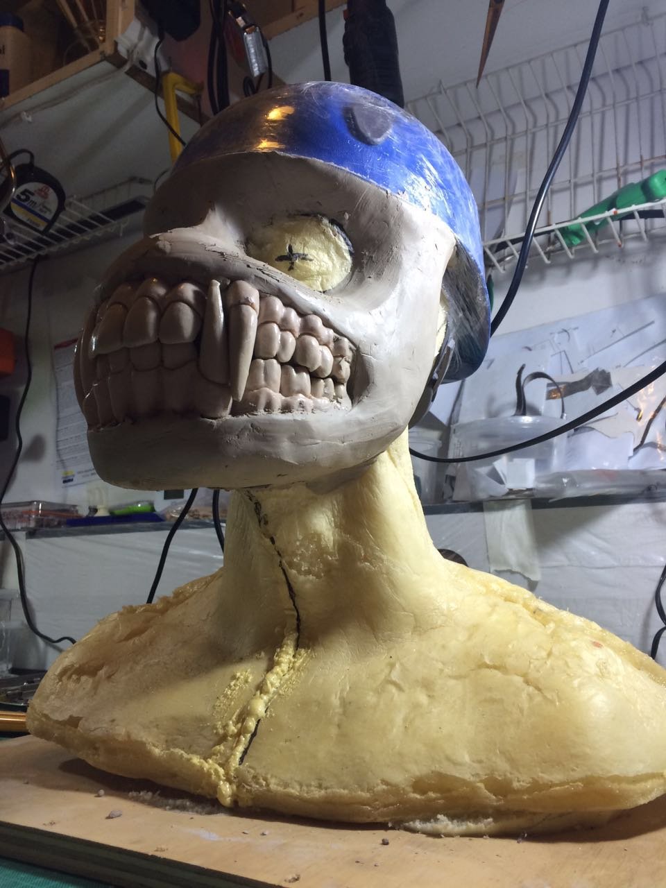 Disfraces Monga Fantasilandia detalle elaboración manos rostro fase intermedia