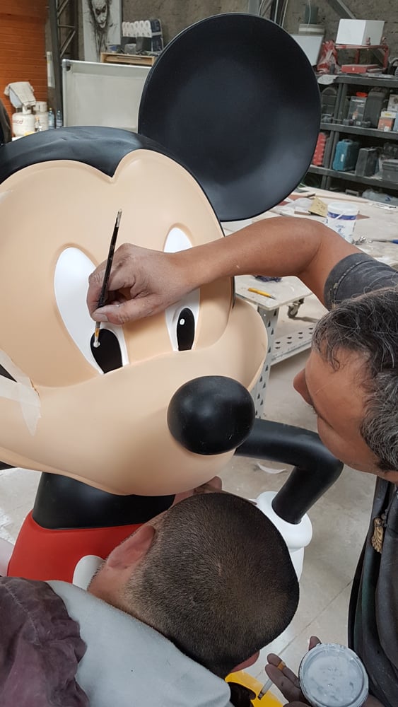 Ficticios Mickey 4 fase final pintura detalles