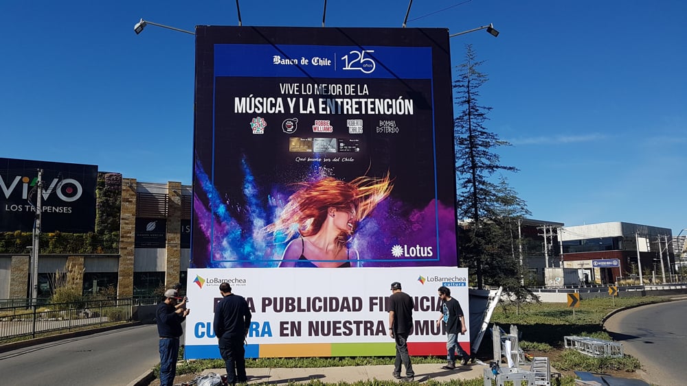 Vía Pública Letrero Bancode chile 3