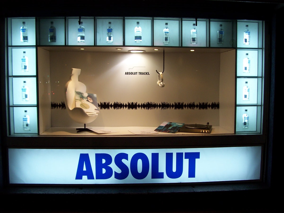 Vitrinas Absolute sillón blanco musica 3