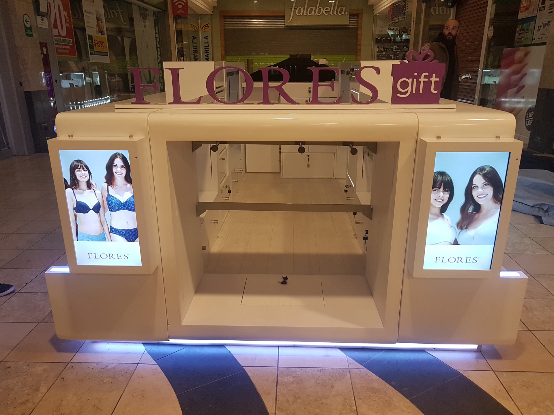 vitrinas-islas-mall